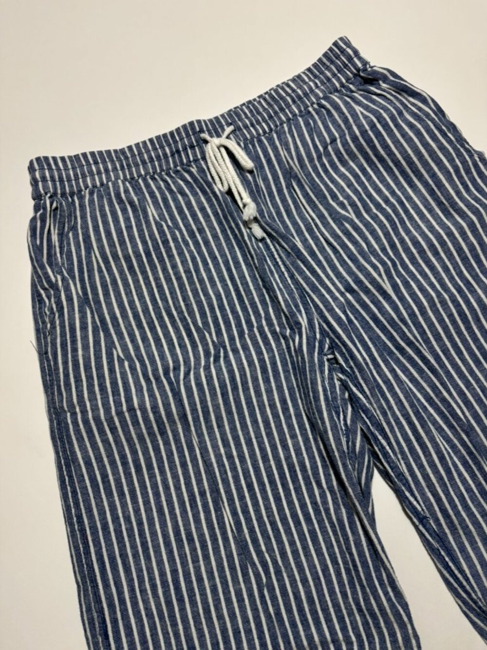 Beach Lunch Lounge Blue & White Linen & Cotton Pinstripe Capris
